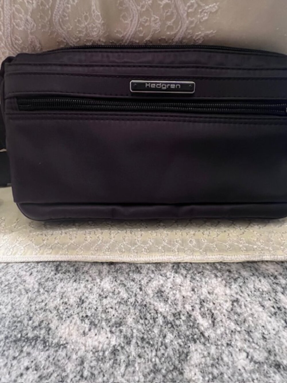 HEDGREN black nylon crossbody sling sleek waist bag waterproof travel‎ gear